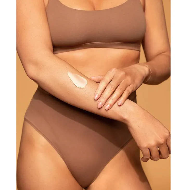 Self-Tanning Gradient Bronze Black Cream